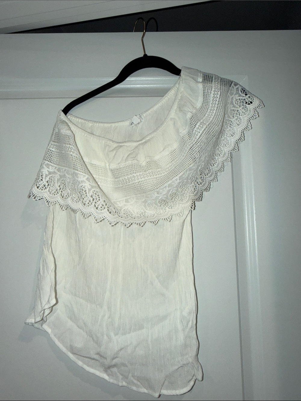 Socialite White Lace-Trim One-Shoulder Camisole